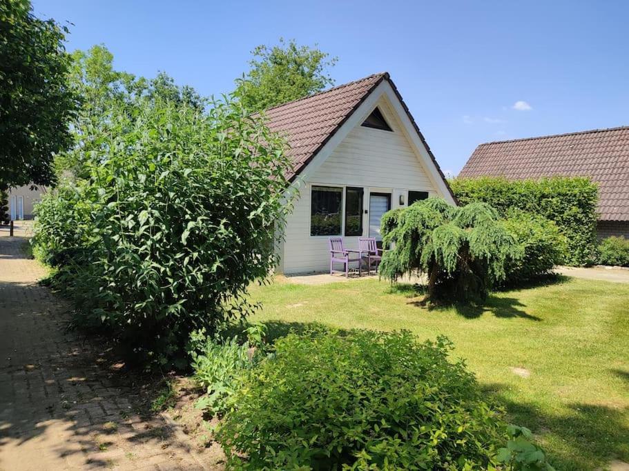 Vrijstaande Recreatiebungalow Met Slaapvide Posterholt Exterior foto