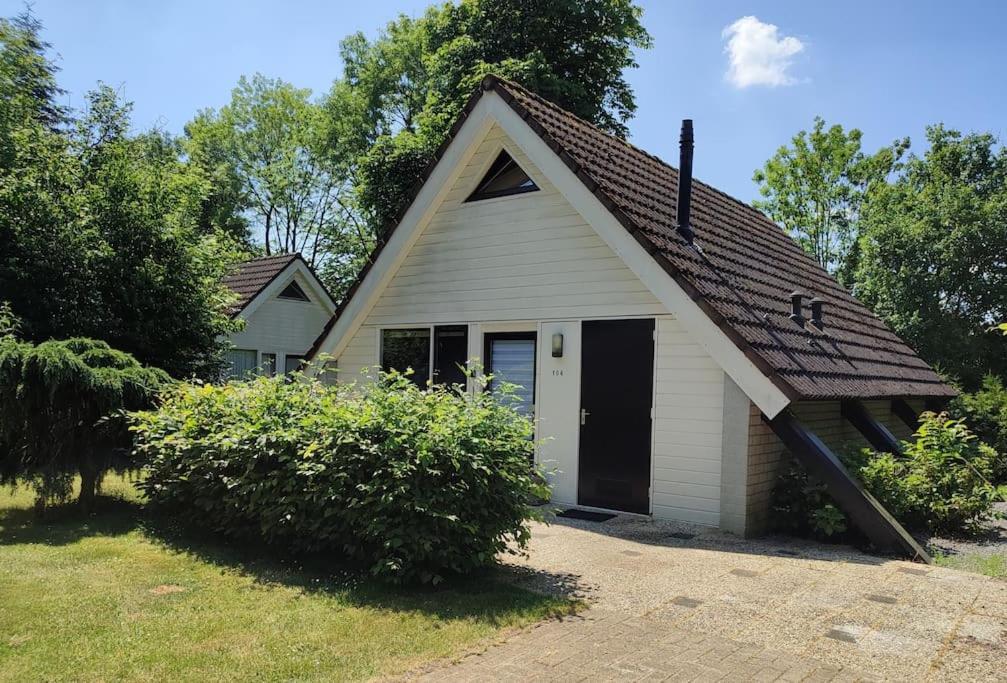 Vrijstaande Recreatiebungalow Met Slaapvide Posterholt Exterior foto