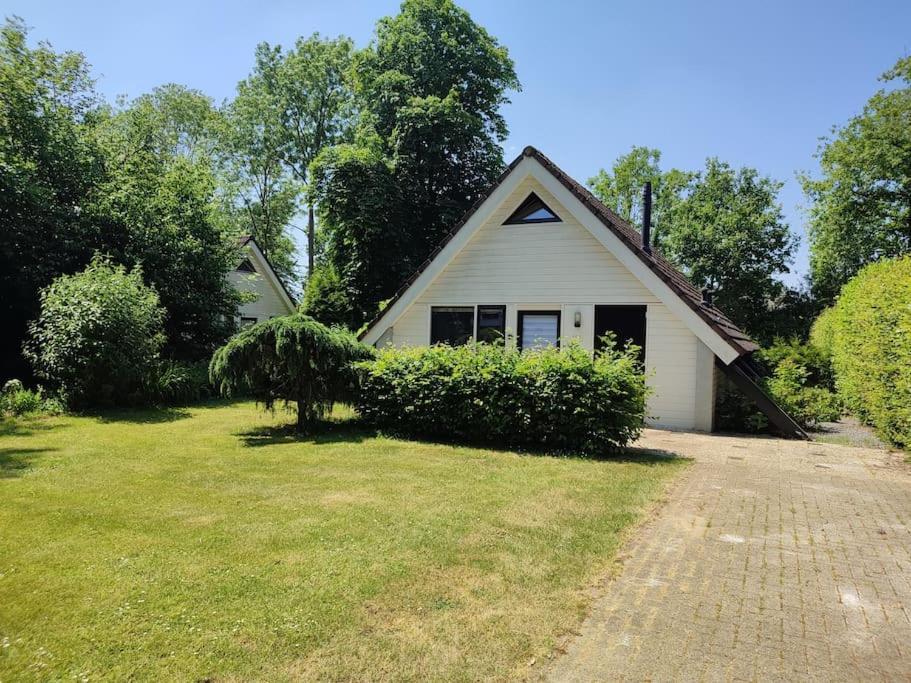 Vrijstaande Recreatiebungalow Met Slaapvide Posterholt Exterior foto